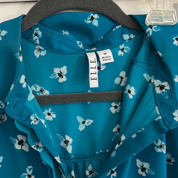 Blue floral button up blouse - Picture 2 of 5